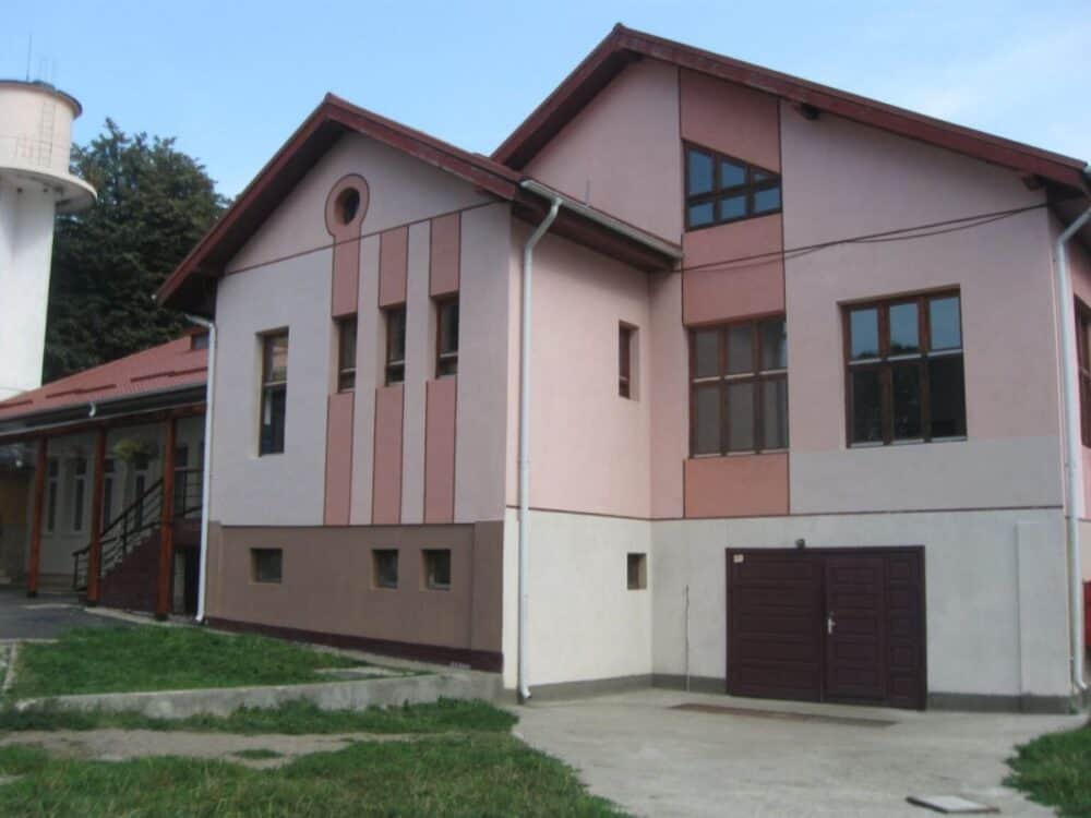 Angajaţii unui centru de recuperare, obligaţi să pună toți bani pentru a acoperi amenzile primite după controalele la azile