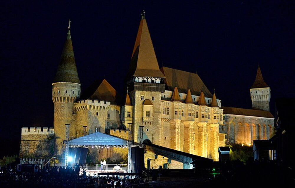 Festivalul de operă în aer liber ''Opera Nights''. 5 zile de spectacole în 5 oraşe din Hunedoara