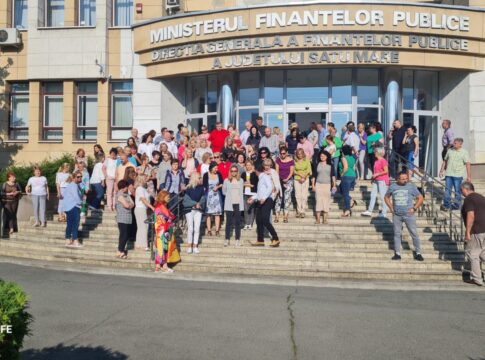 Angajații din Ministerul Finanțelor protestează din cauza reformei bugetarilor - ei îi cer demisia lui Boloș
