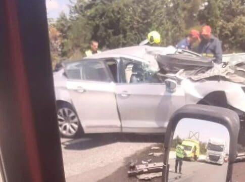 VIDEO Doi soți români au murit în Grecia, într-un accident pe autostradă. Copiii au ajuns la spital., potrivit presei elene