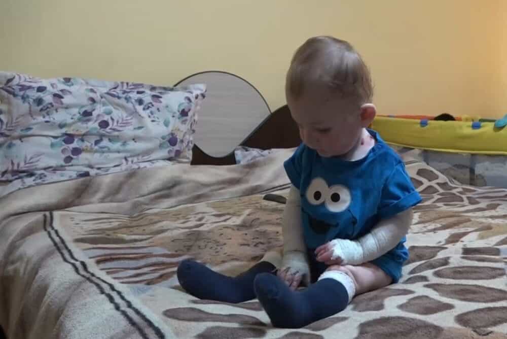 Un bebeluș din Argeș are nevoie de ajutor în lupta cu o boală genetică gravă