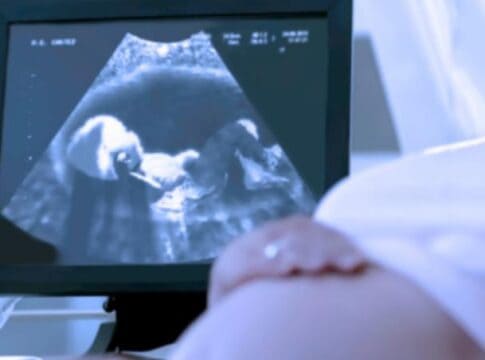 Cazul femeii gravide operate de hernie - medicii spun că o ecografie nu ar fi oferit informații suplimentare relevante 