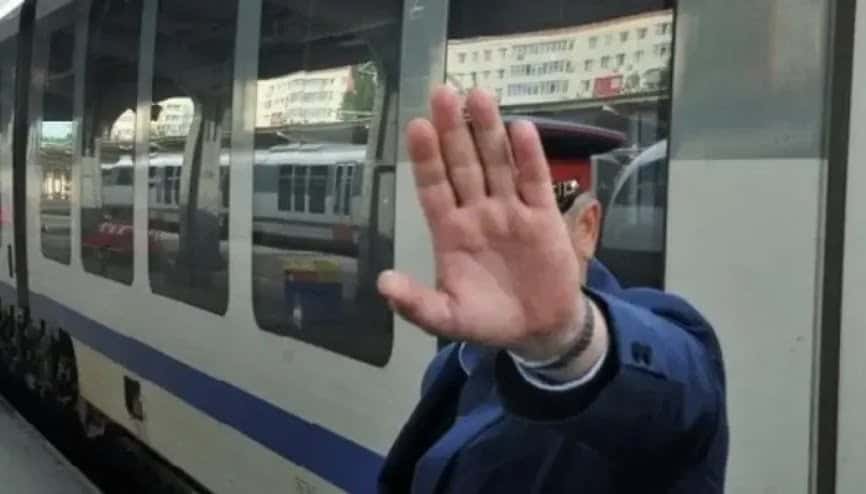 Mecanic de tren prins drogat în cursă. Alți doi mecanici au refuzat testarea anti-drog, au precizat politistii din Galati