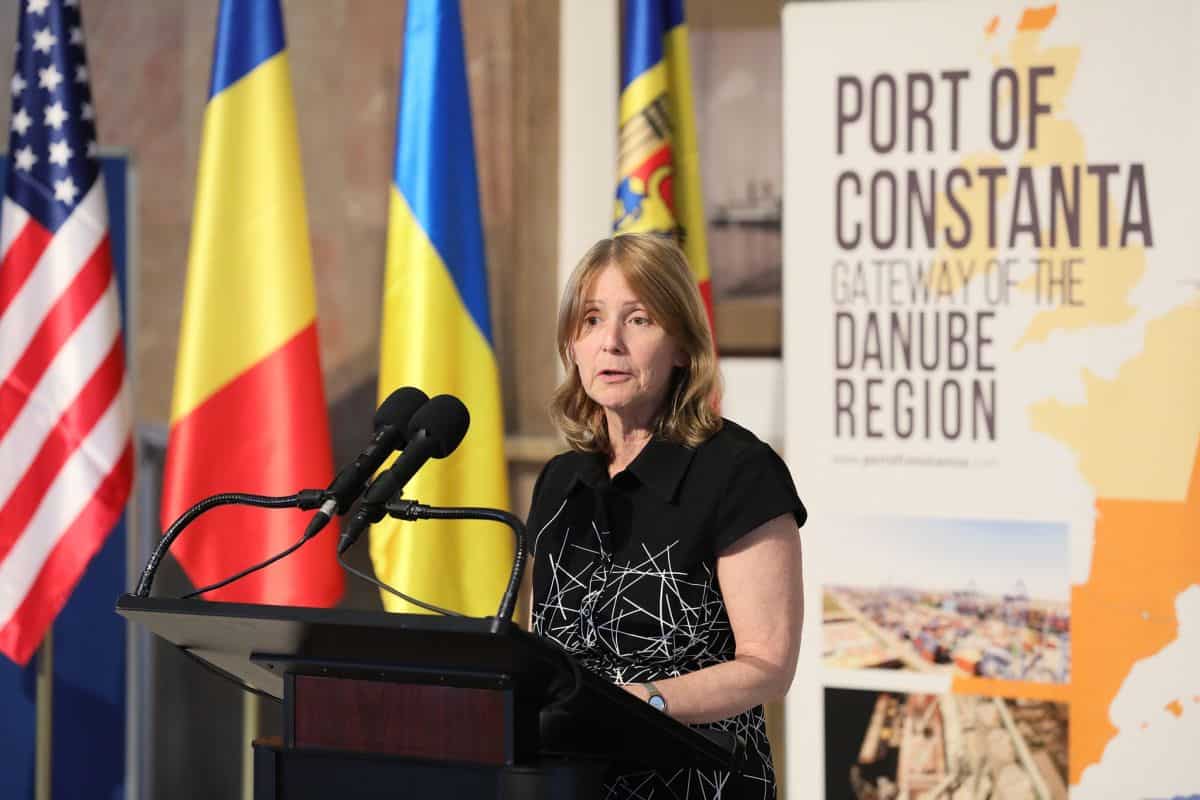 Ambasadoarea SUA: România va adera la Programul Visa Waiver la începutul anului 2025