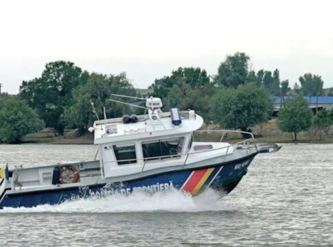Aktual24: Doi români într-o barcă au eșuat pe malul ucrainean, însă au refuzat să urce într-o șalupă a grănicerilor ucraineni