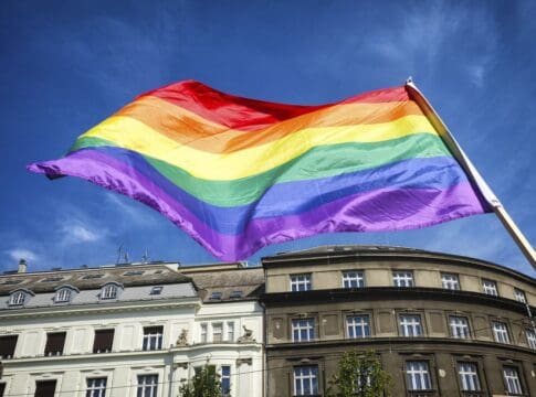 România, obligată să recunoască familiile formate din persoane de același sex. Guvernul a pierdut contestația depusă la CEDO