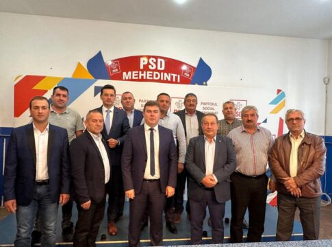 Zece primari PNL din Mehedinţi au trecut la PSD, potrivit preşedintelui social democraţilor din judeţ, Aladin Georgescu.