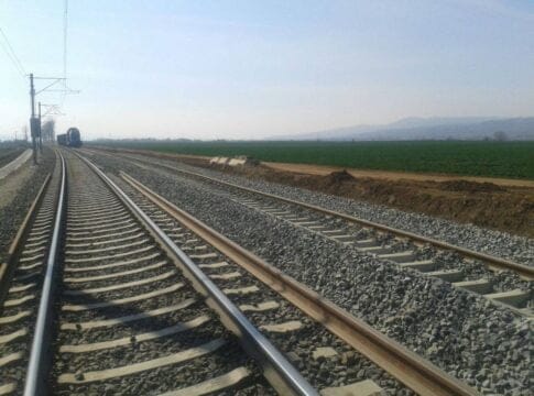 România riscă să piardă până la 300 de milioane de euro din finanţarea pentru calea ferată Braşov-Sighişoara