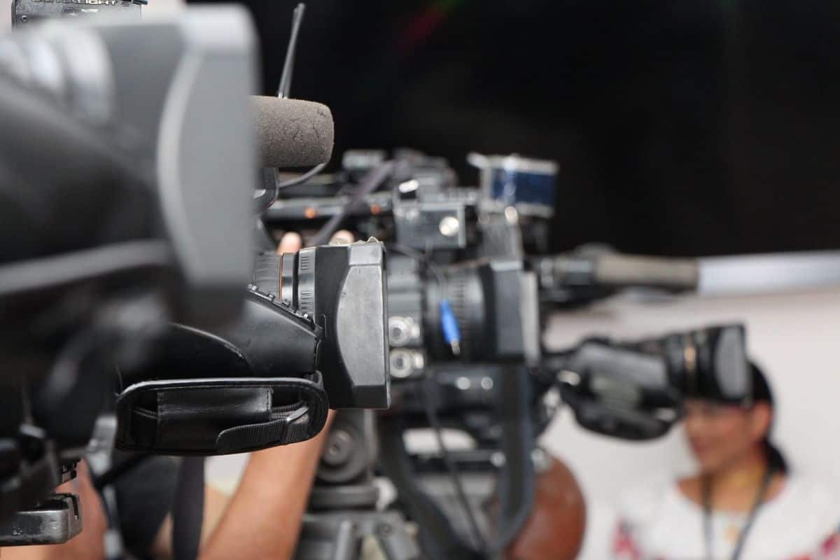 Legea privind libertatea mass-media: Parlamentul European adoptă măsuri pentru protejarea jurnaliștilor și independența presei