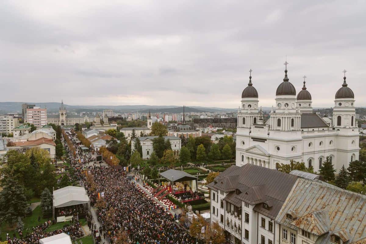 Peste 30.000 de persoane, în pelerinaj la moaştele Sfintei Parascheva