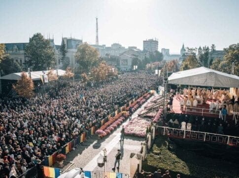 Număr record de pelerini la sărbătoarea Sfintei Parascheva de la Iași