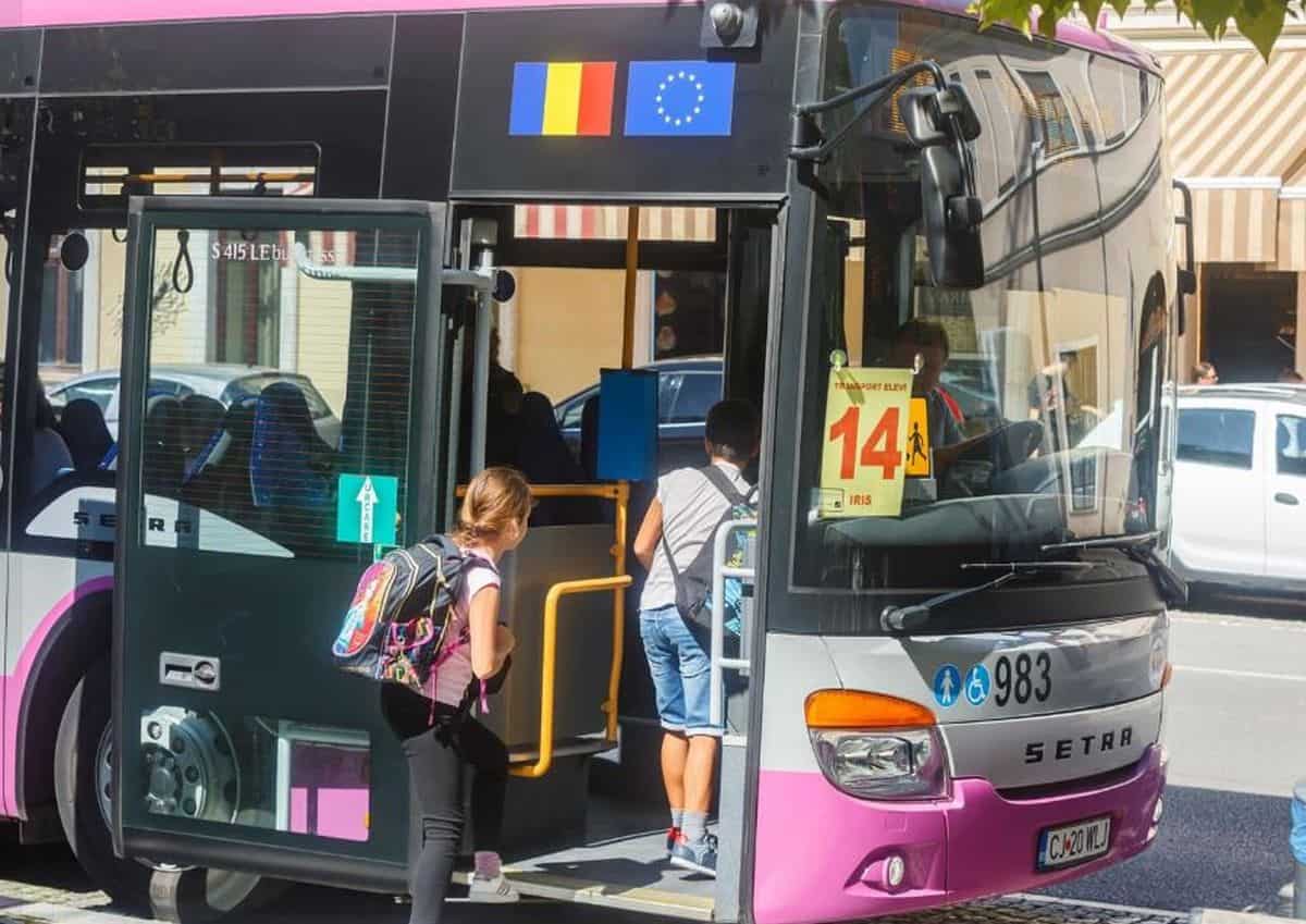 Transport gratuit pe toate liniile de autobuz din Cluj-Napoca pentru elevii din zona metropolitană