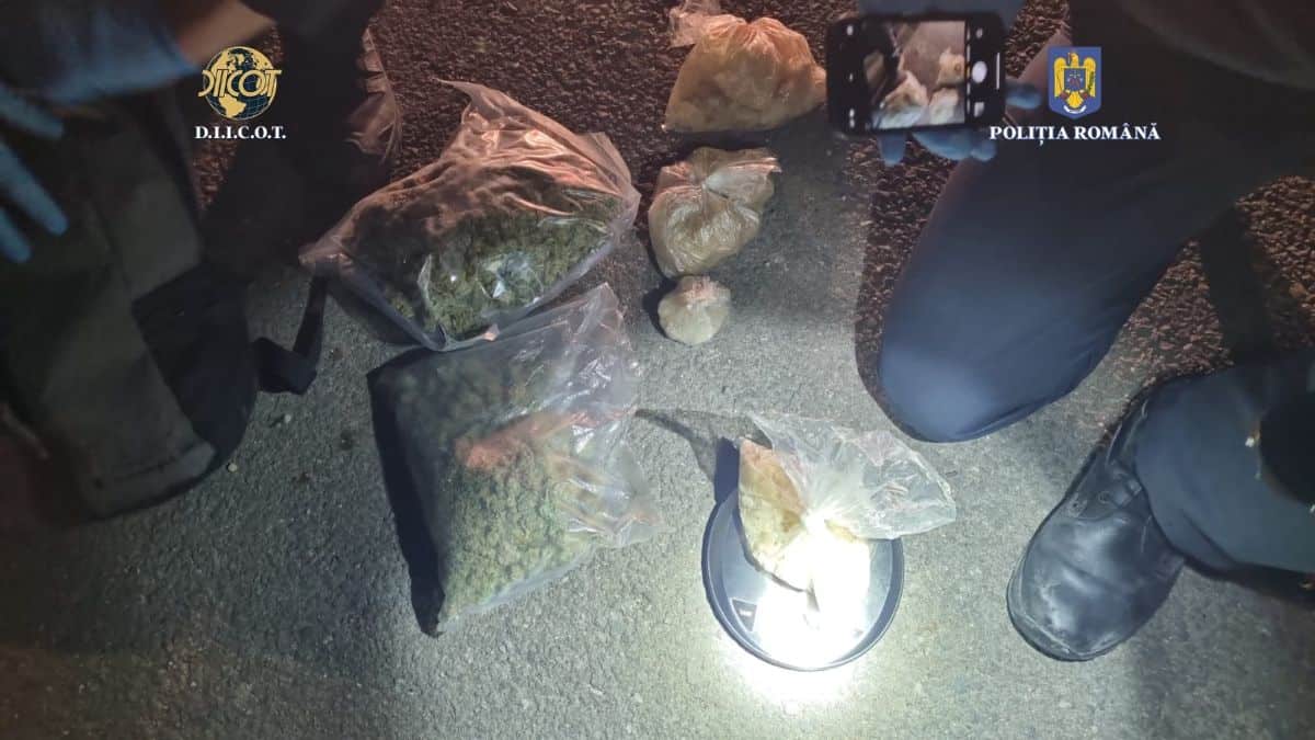2 kilograme de droguri, descoperite în mașina unui tânăr din Cluj