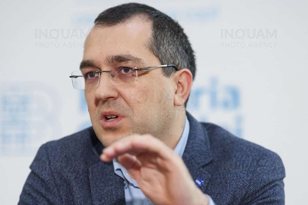 Vlad Voiculescu și Ioana Mihăilă pot fi anchetați penal. Iohannis ridică imunitatea foștilor miniștri. Foto: Inquam Photos / Sabin Cirstoveanu