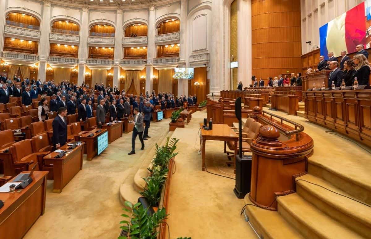 Parlamentarii cu un mandat complet rămân cu pensiile speciale. Decizie a CCR
