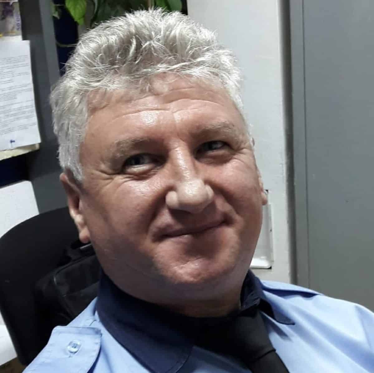 Poliţistul local lovit de un scandalagiu în centrul Piteștiului a murit la spital