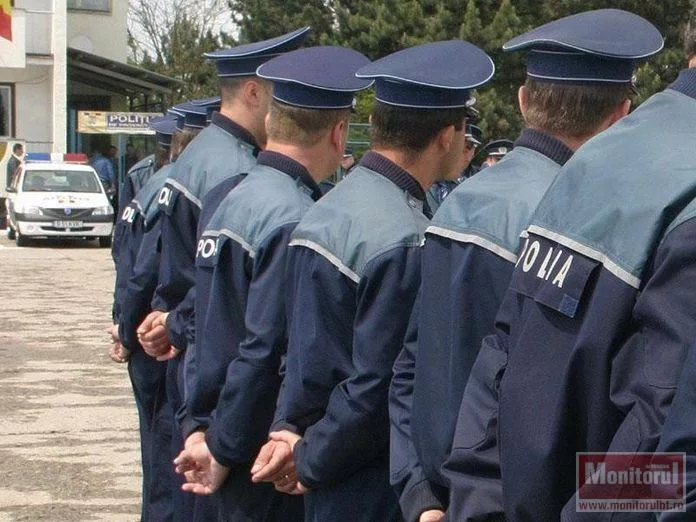 Fabrică de tulburel în curtea poliţiei - În curtea Poliției Orașului Ștefănești s-a găsit un adevărat proces de vinificaţie