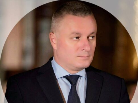 Vicepreședintele CJ Argeș anchetat. Florinel Teodorescu este acuzat că a cumpărat 5 locuințe sociale de la firma unui prieten 