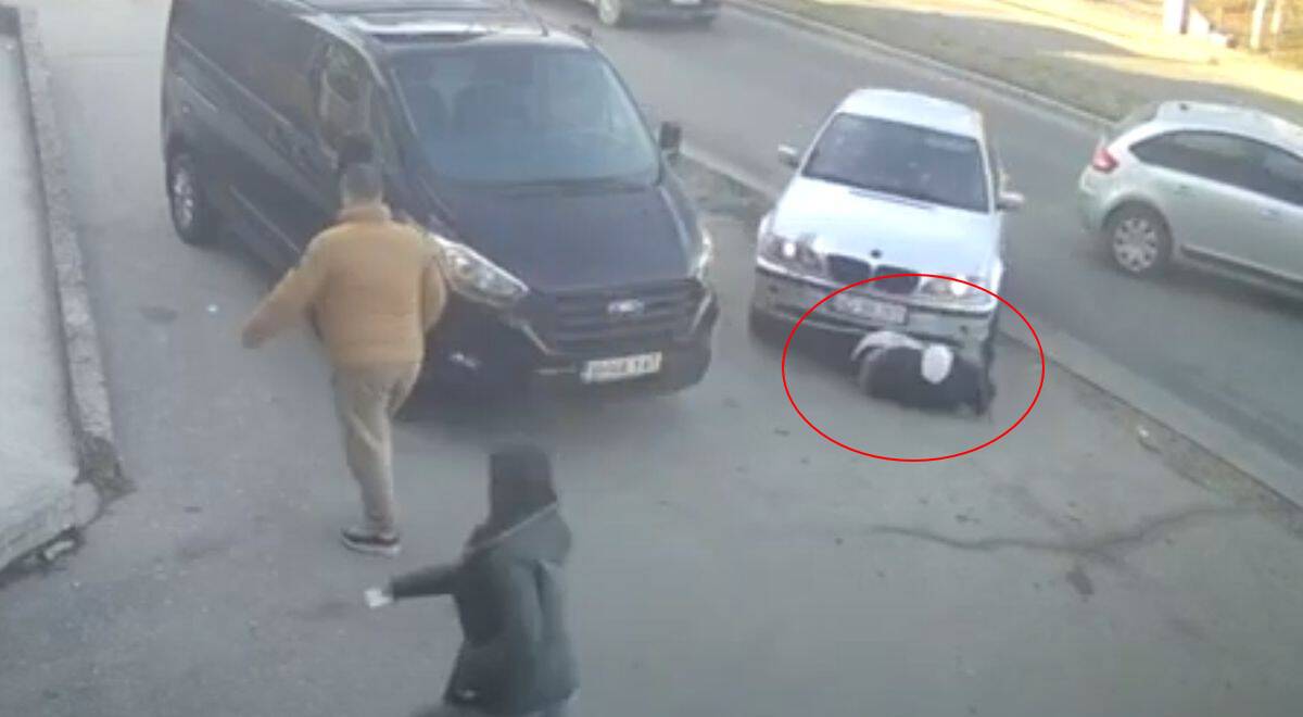 VIDEO | Imagini șocante în Slatina. Un bărbat a fost lovit intenţionat cu maşina şi târât mai mulţi metri pe șosea