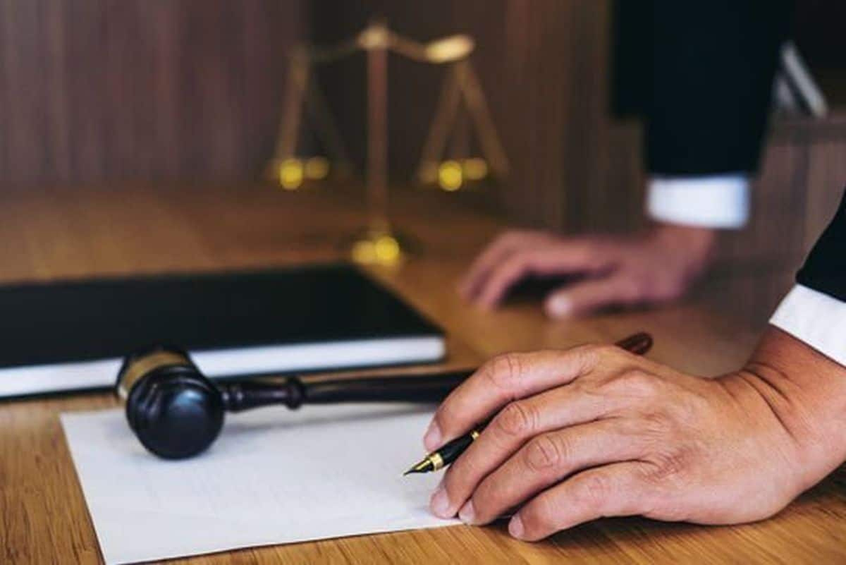 Oameni de afaceri şi foşti angajaţi ai Finanţelor Olt, condamnaţi într-un dosar de evaziune fiscală
