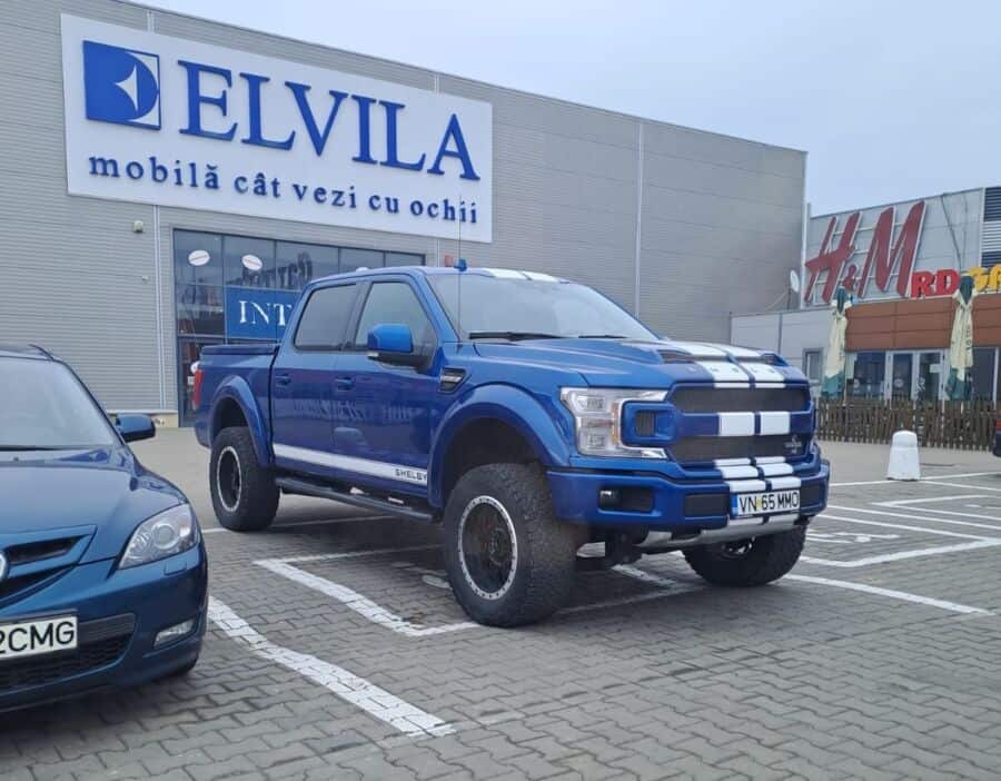 Marian Oprișan și-a parcat camioneta de lux pe locul pentru persoanele cu handicap