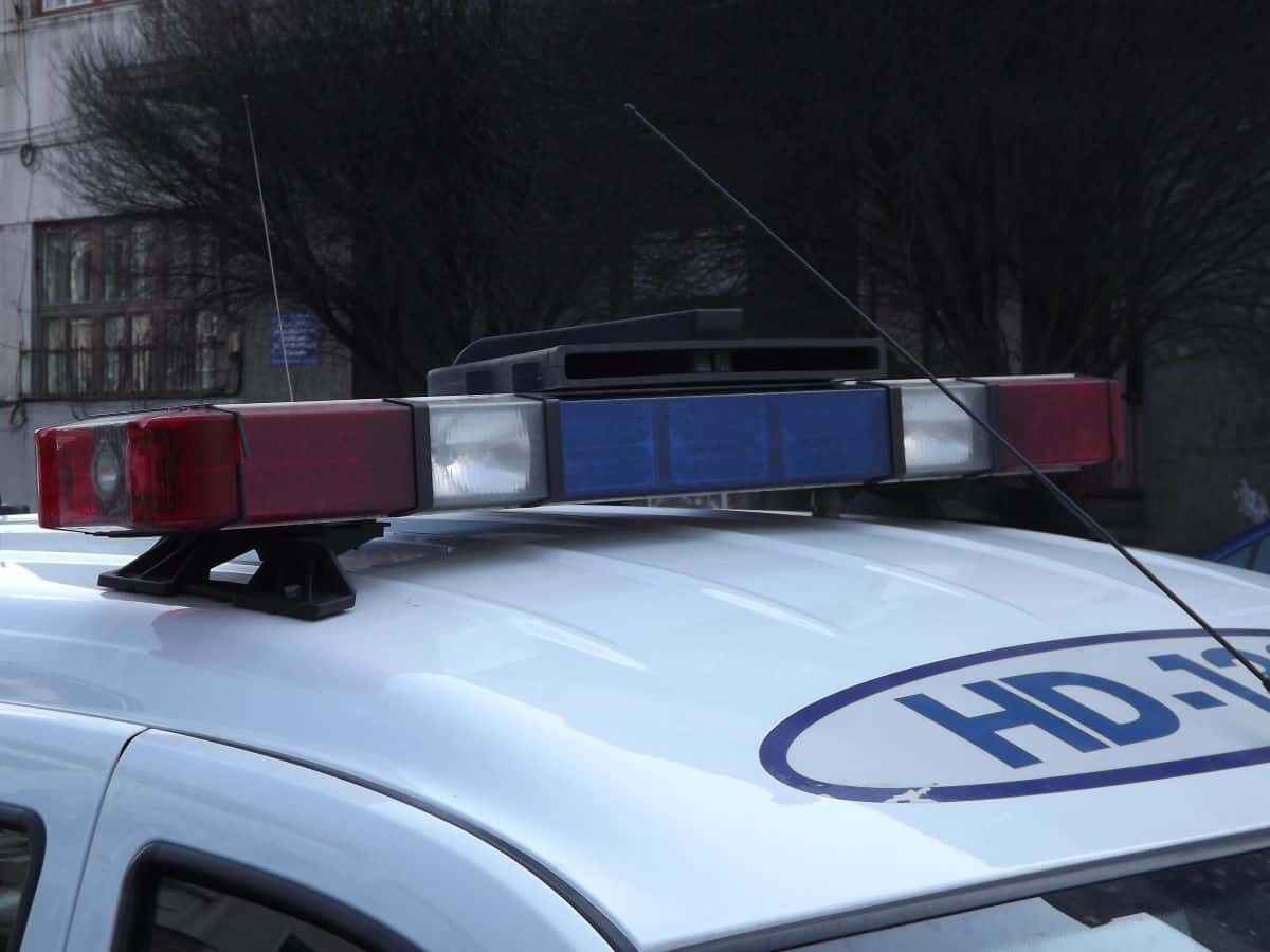 Poliţia continuă cercetările în cazul celor două adolescente care s-au sinucis la Lupeni