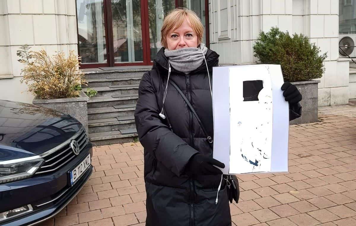 Emilia Șercan protestează de 9 zile în fața Parchetului General și a Parchetului Curții de Apel București împotriva deciziei de clasare a dosarului de kompromat