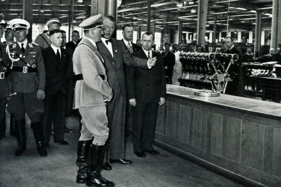Günther Quandt, cu Hitler, în fabrica BMW