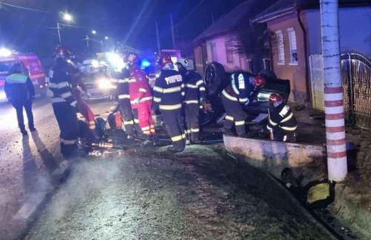 Accident rutier grav în Sibiu. Două persoane decedate, dintre care un bebeluş, şi o a treia grav rănită