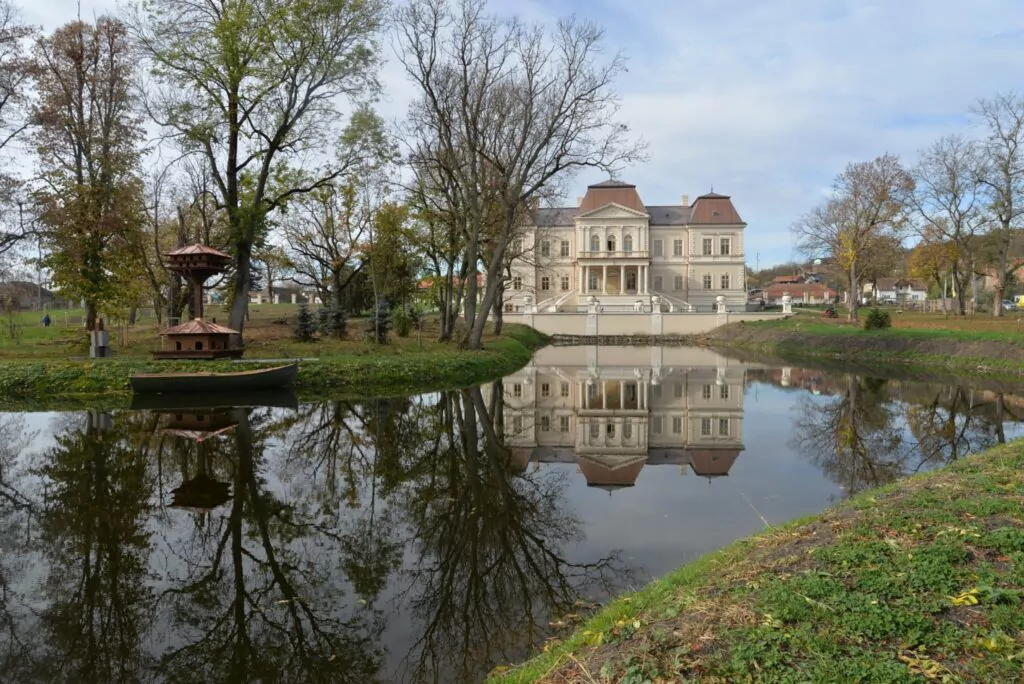 Tur virtual al castelelor renovate în România: de la ruine la muzee și locuri de evenimente - unele castele au fost deja redate publicului