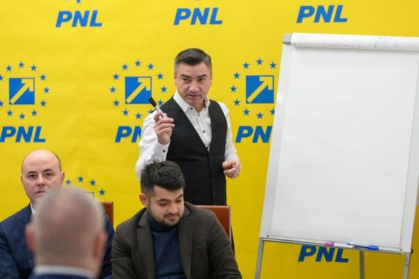 Sporuri de 200.000 de euro luate în Primăria Iași pentru un proiect eșuat - angajații au făcut praf un proiect european