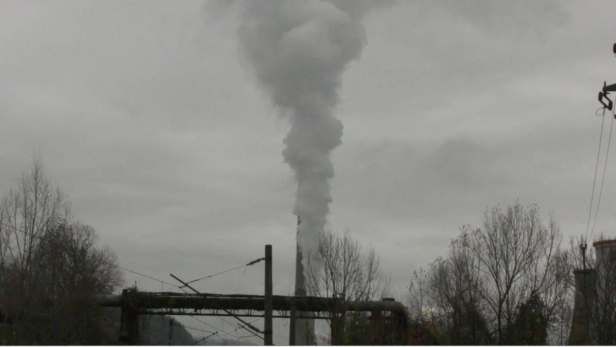 Miros puternic de gaz în oraşul Vulcan. La trei școli au fost sistate cursurile