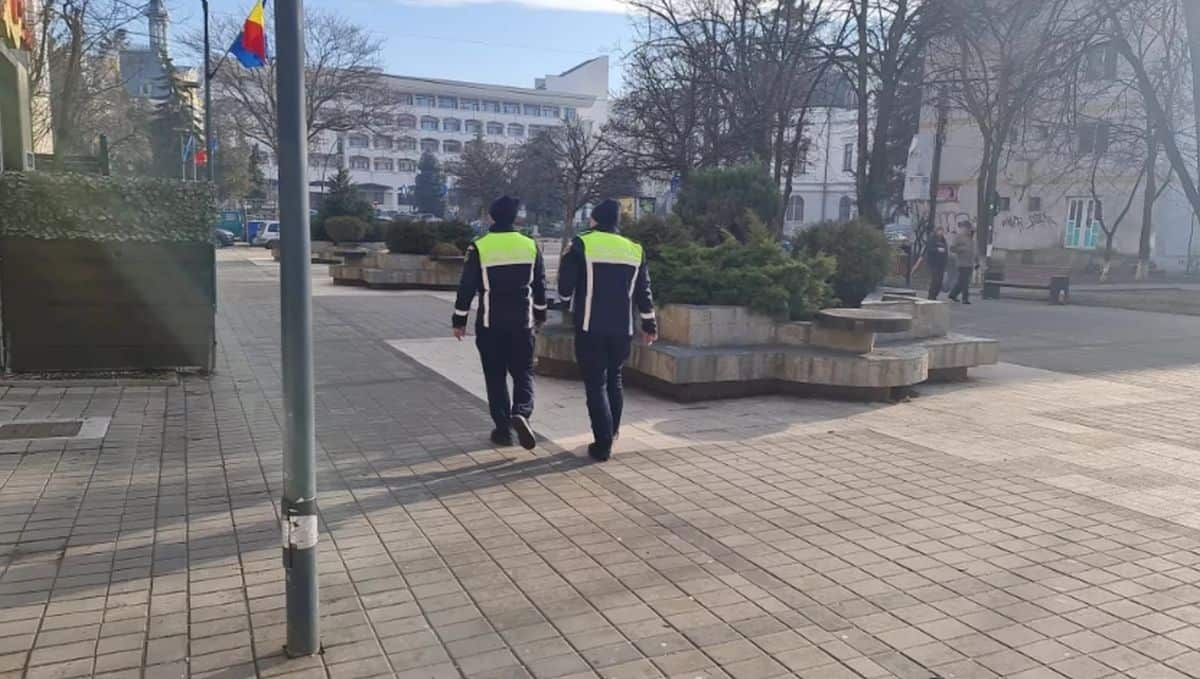 Polițiști bătuți în centrul Botoșaniului. Au ajuns la spital în urma loviturilor