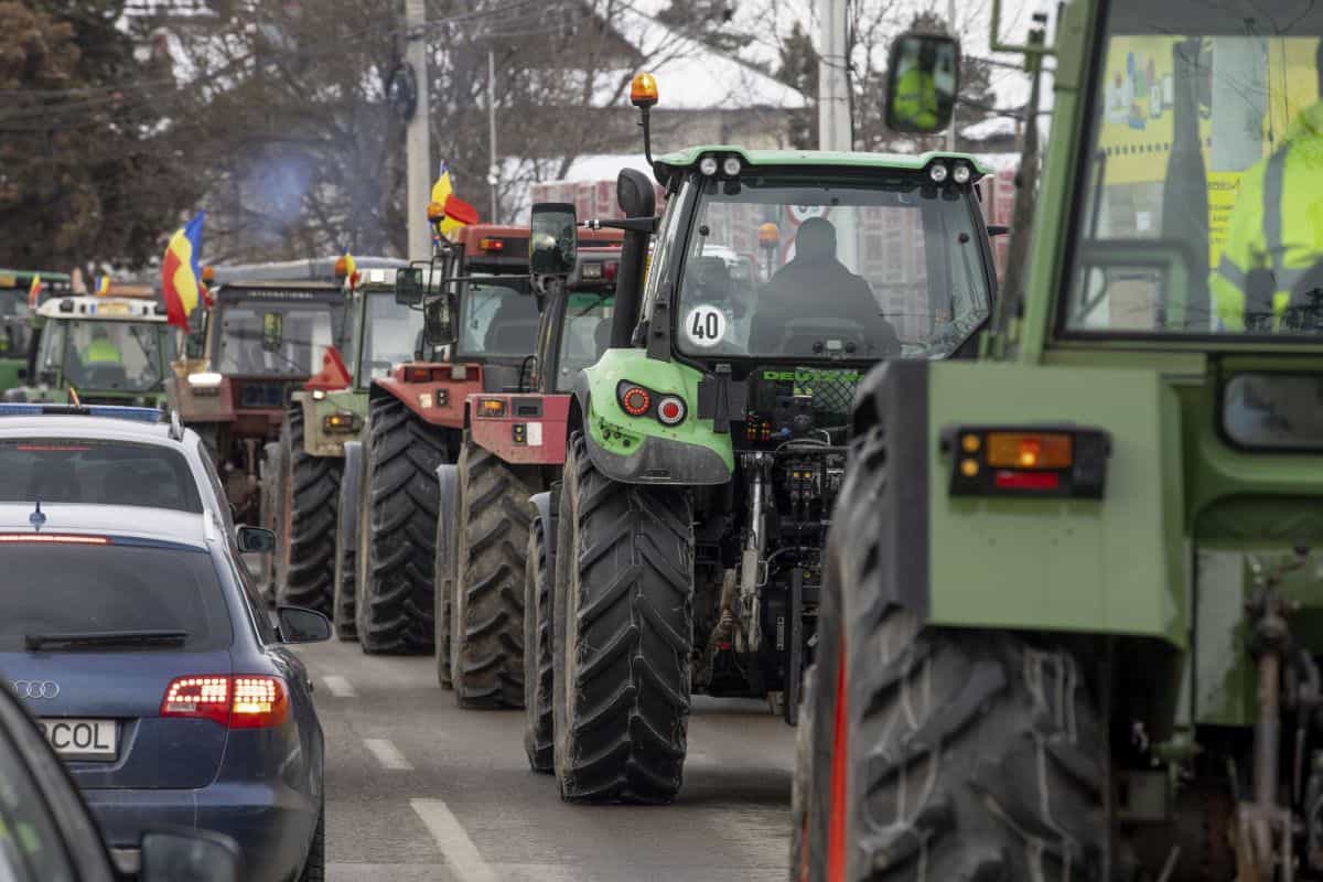 Protestul fermierilor și transportatorilor. Benzină gratis ca în Venezuela și scutirea de controale în vămi, printre solicitările la întâlnirea cu Ciolacu