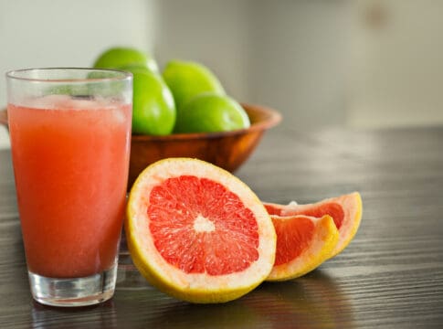 Sucul natural de fructe îngrașă copiii și adulții, potrivit unor studii - consumul unui pahar sau mai mult, asociat cu creşterea în greutate