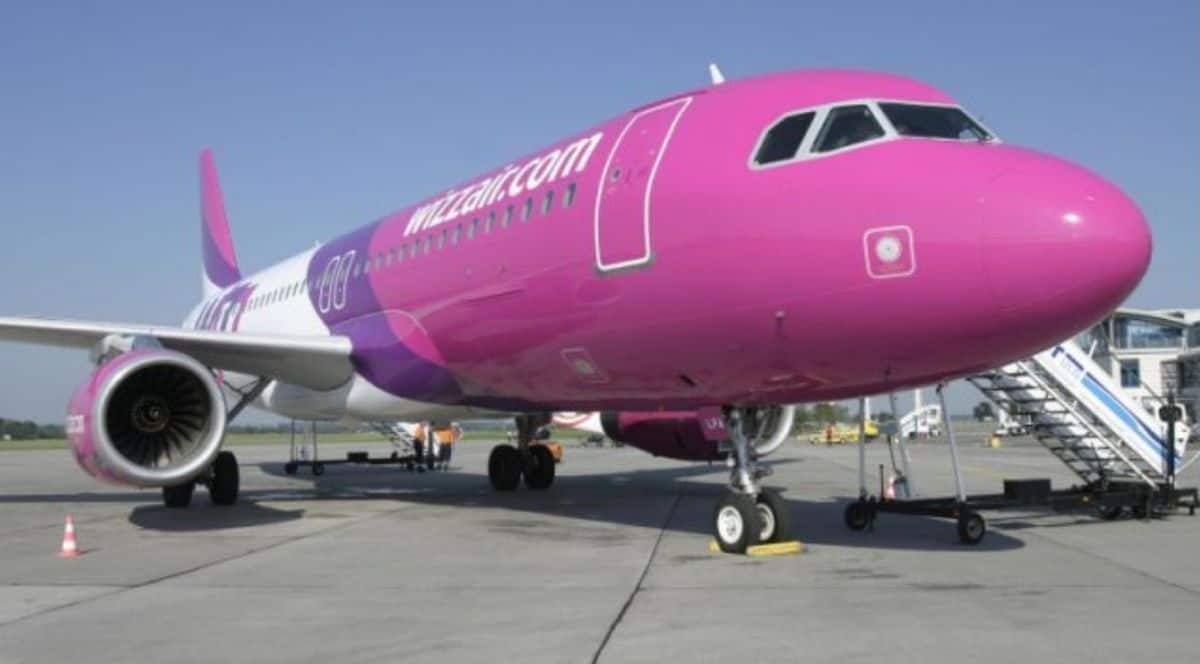 Un ieșean a câștigat în instanță compensații de la Wizz Air pentru anularea unei curse