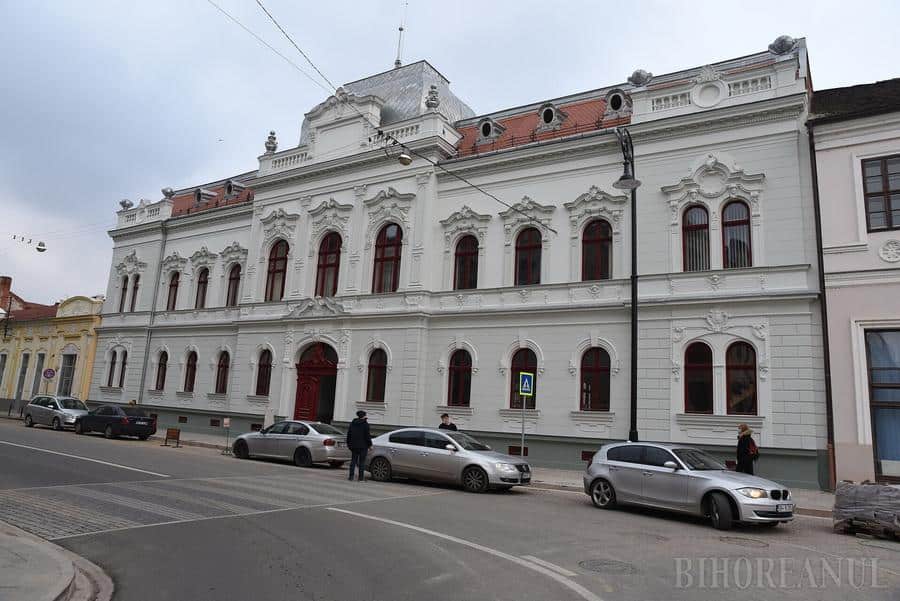 Bolojan contestă retrocedarea clădirii Filarmonicii de Stat din Oradea către Episcopia Romano-Catolică, a anunțat șeful CJ Bihor