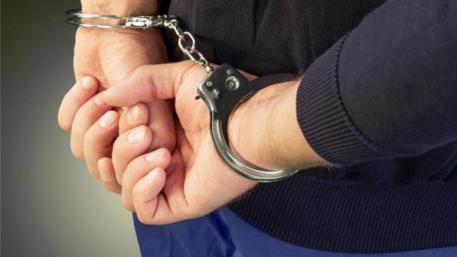 Poliţist de la Serviciul de Acţiuni Speciale din Craiova, acuzat de trafic de influenţă, a fost reținut, marți.
