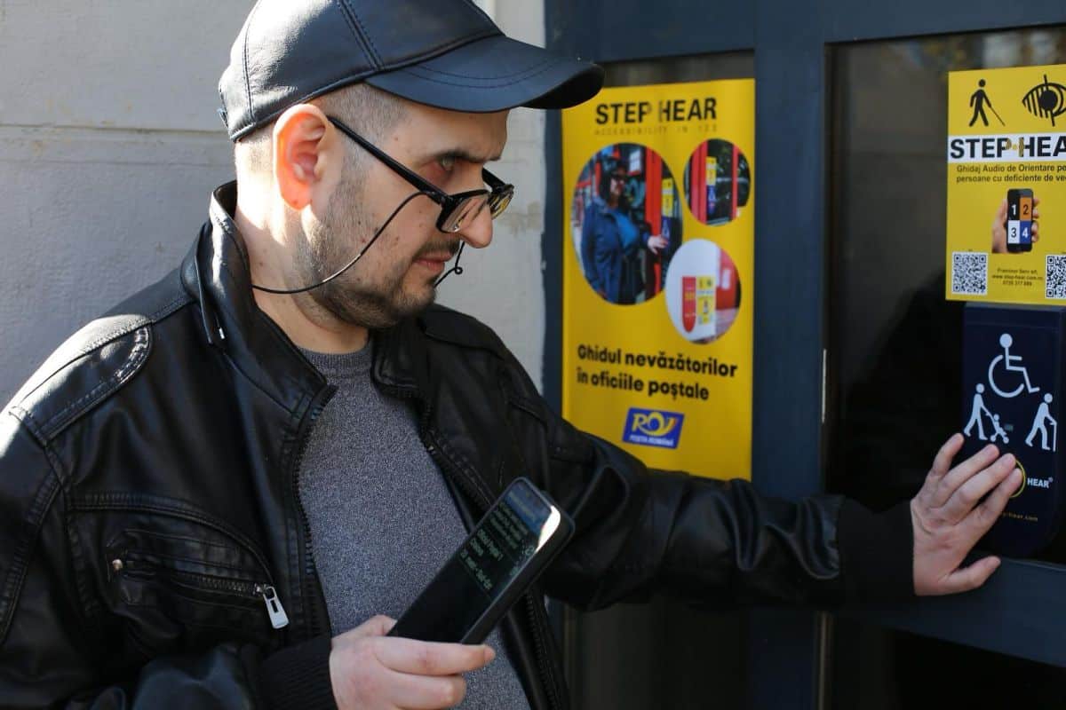 Poşta Română a lansat la Craiova un sistem dedicat persoanelor cu deficienţe de vedere și nevăzătorilor