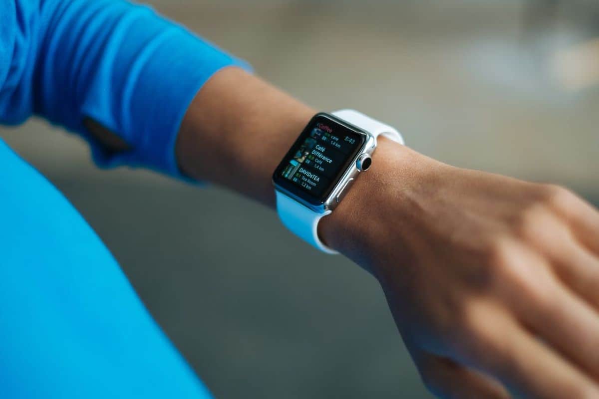 Cât de credibile sunt valorile tensiunii arteriale măsurate de smartwatch-uri. Ce spun cardiologii (Aktual24)