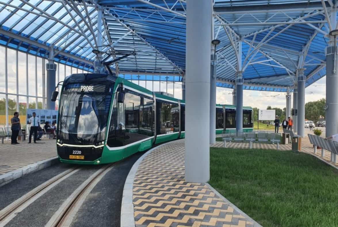 Vin încă 18 tramvaie noi la Iaşi prin PNRR - Mihai Chirica, a semnat, luni, contractul de achiziţie cu firma Bozankaya