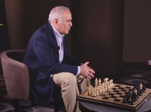 Fostul campion mondial de şah Garry Kasparov, pus de Kremlin pe lista 