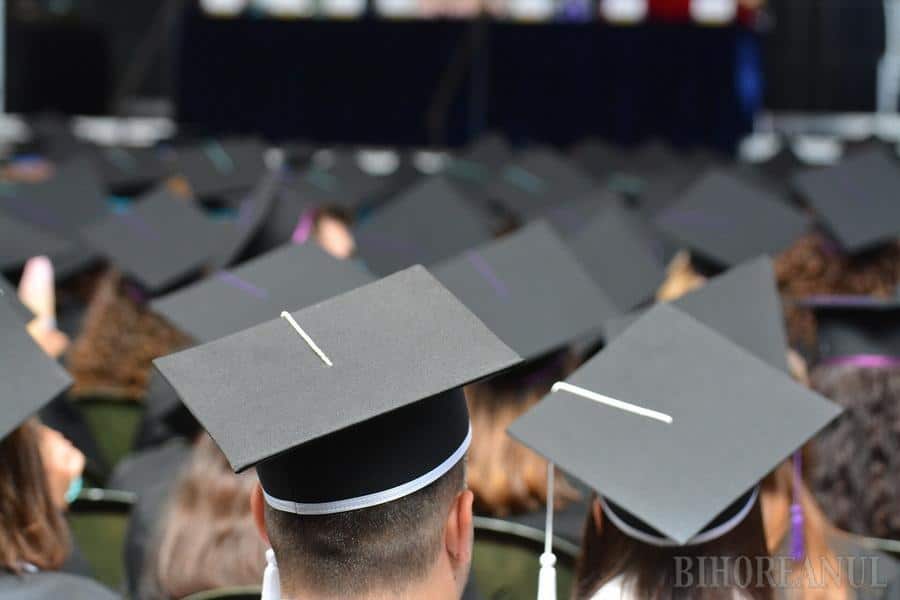 Firmele care angajează absolvenți de facultate, fără experiență, primesc bani de la stat - procedura a fost simplificată