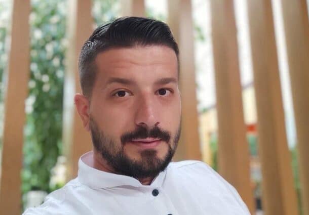 Tânără păcălită de amorezul cunoscut pe internet: a legat-o la ochi pentru amor și i-a furat tot ce a prins din casă (Aktual24)