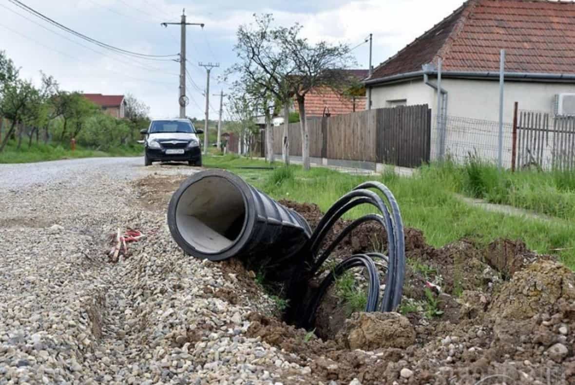Primărie obligată să mute conductele de apă: le-a băgat prin curtea unui localnic fără să-l întrebe - se întâmplă în județul Iași