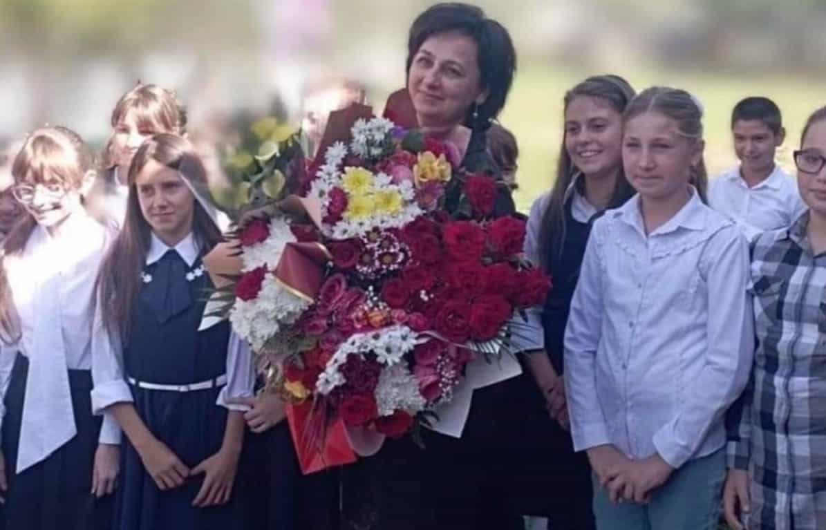 “Doamna Trandafir” de la Iaşi: învăţătoare model, de 35 de ani în satul natal - Sorina Păduraru este învăţătoare la Şcoala Primară Satu Nou