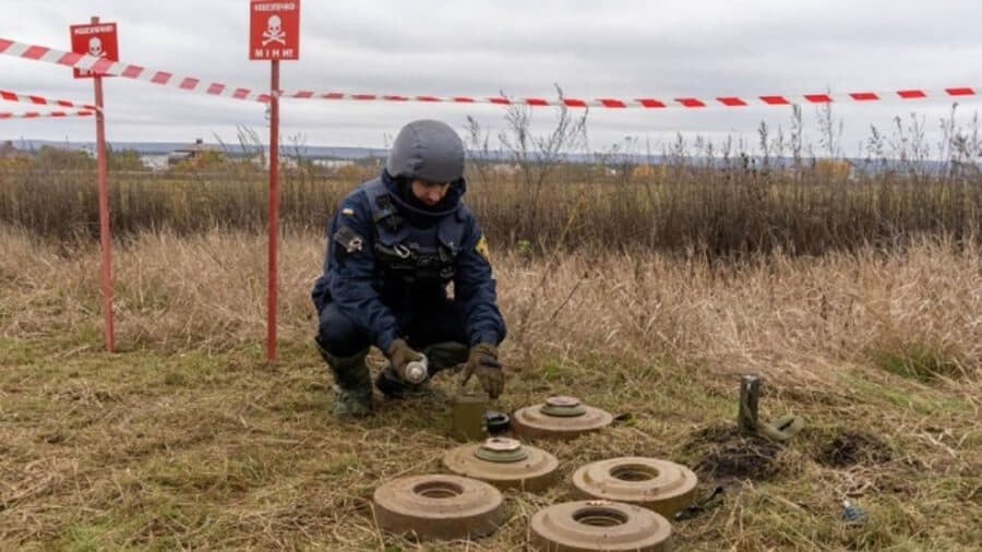 Rusia distruge mediul din Ucraina. Potrivit ONU, Ucraina este una dintre cele mai puternic minate țări din lume. Foto: UNIAN