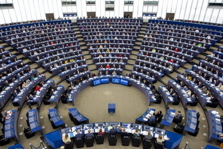 Parlamentul European aprobă noul pact al UE privind migrația și azilul