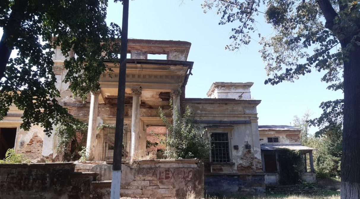 Restaurarea unui simbol: Casa Roset-Catargiu din Iași, Institutul Național al Patrimoniului vrea refacerea conacului devastat din Răducăneni, construit în secolul al XIX-lea.