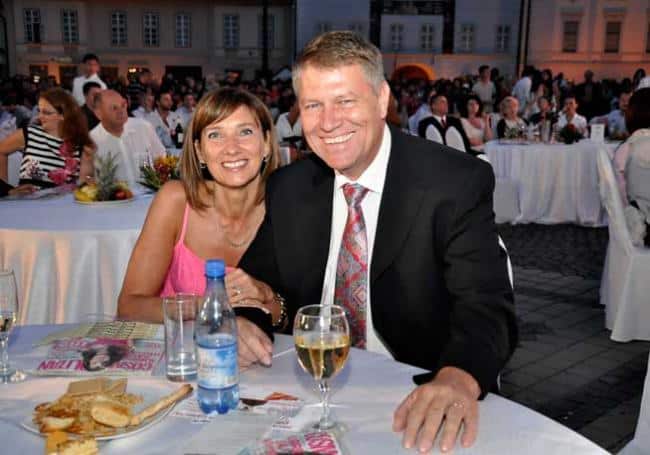 recuperarea casei lui Iohannis din Sibiu Foto: Carmen Iohannis / Facebook